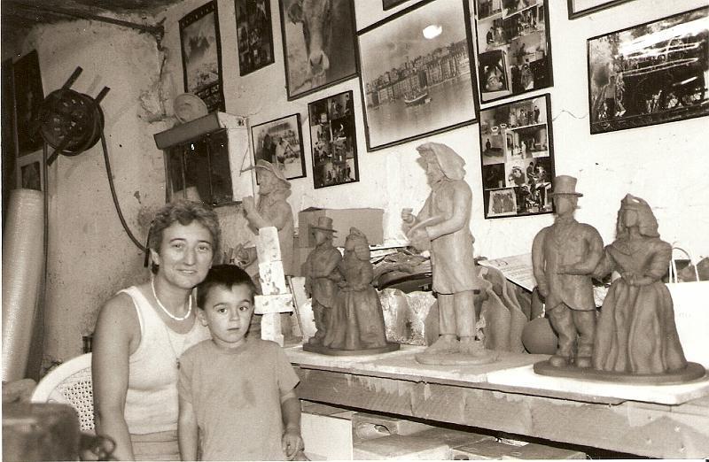 GODOY CON UN PEQUENO AYUDANTE.jpg